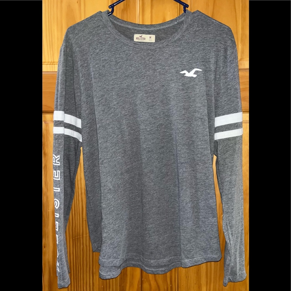 Hollister gray long sleeve shirt size M Like New